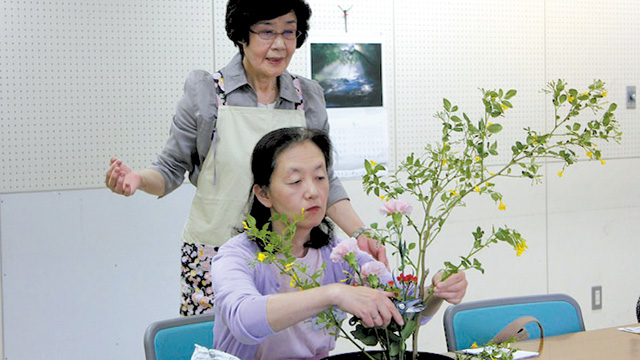 古流生け花を学ぶ シティライフ株式会社 千葉県市原市で情報紙発行 印刷全般 広告 ホームページ制作 名入れカレンダー通販