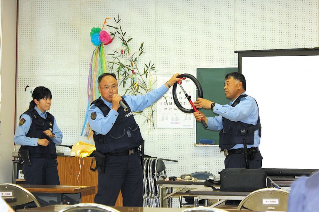 移動交番による話 シティライフ株式会社 千葉県市原市で情報紙発行 印刷全般 広告 ホームページ制作 名入れカレンダー通販 移動交番による話 シティライフ株式会社 千葉県市原市で情報紙発行 印刷全般 広告 ホームページ制作 名入れカレンダー通販