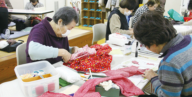 古布を使った華やかな七宝まり シティライフ株式会社 千葉県市原市で情報紙発行 印刷全般 広告 ホームページ制作 名入れカレンダー通販