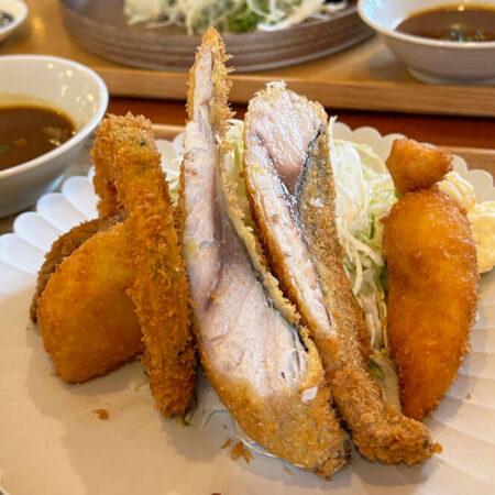 おいしいアジフライのミックスフライ定食
