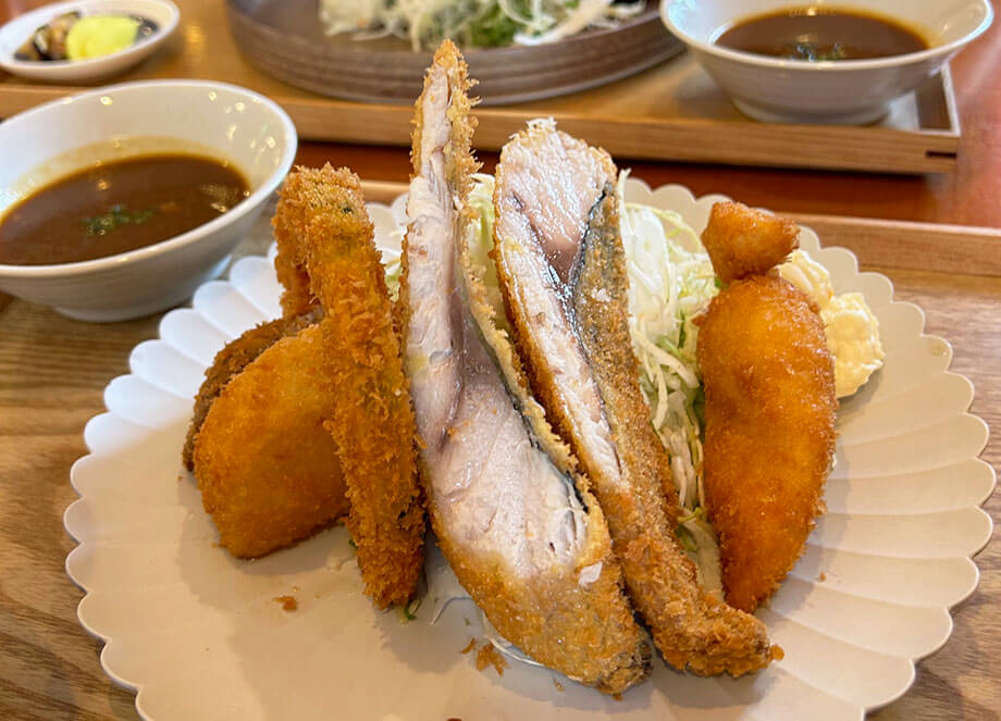 おいしいアジフライのミックスフライ定食