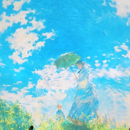 日傘をさす女