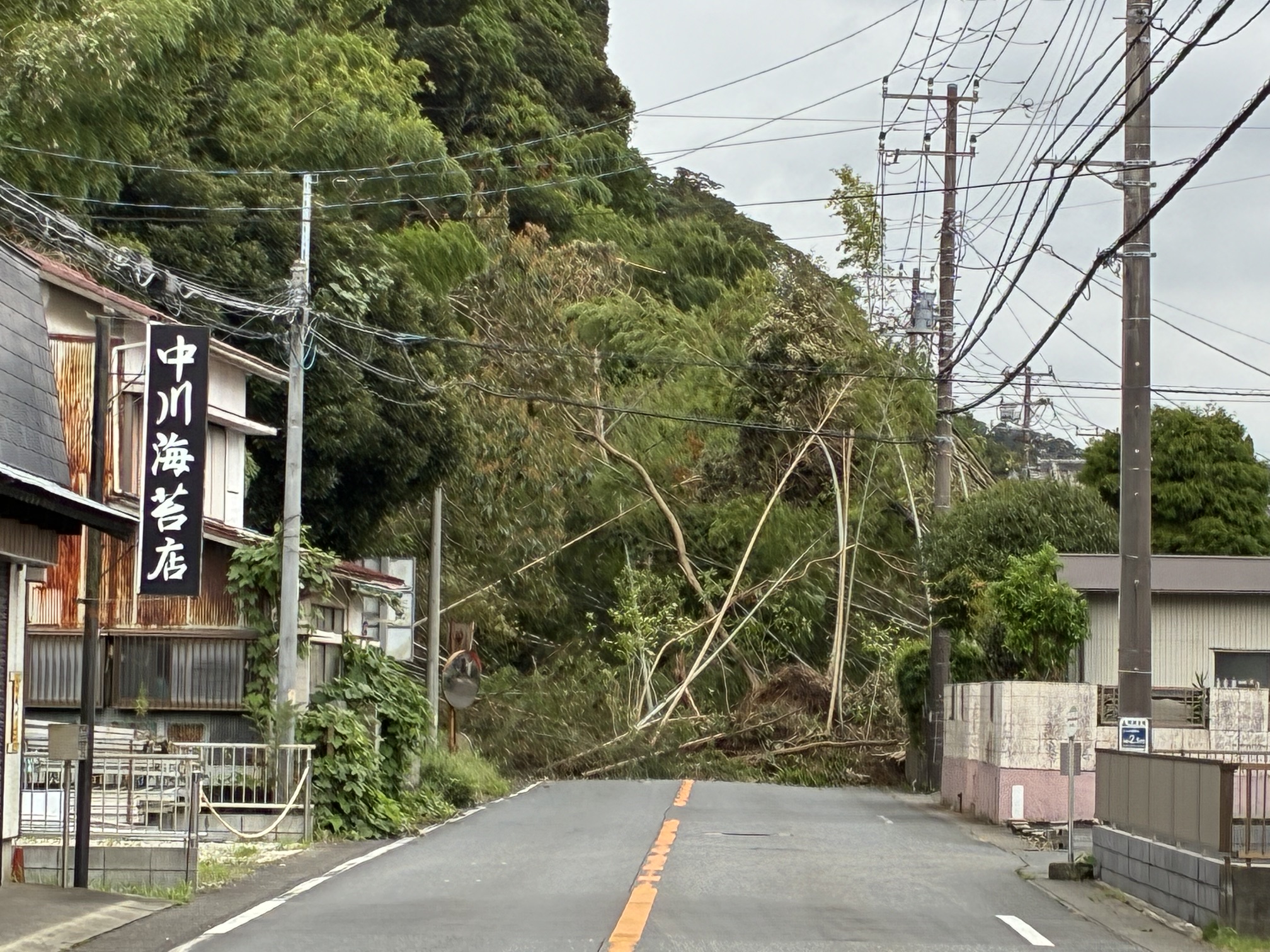 土砂崩れによる通行止め