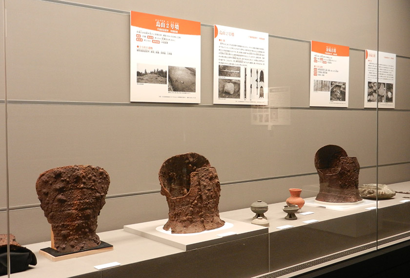 展示ケースに並ぶ短甲